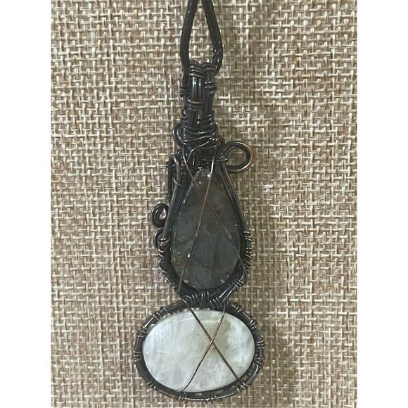 Moonstone + Labradorite Copper Wrapped Pendant - Picture 4 of 6